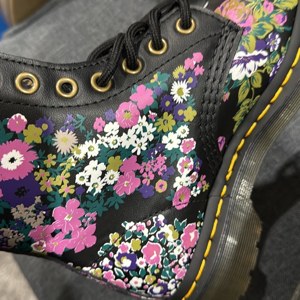 New Dr Martens Pascal Floral Boots Lace Up Size 5 Black Multicolor - Picture 10 of 11